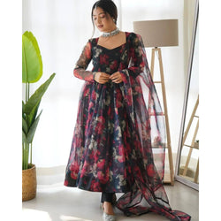 This beautiful Black Floral organza beauty is Perfect For All Those Outing To Look Elegant n Classy